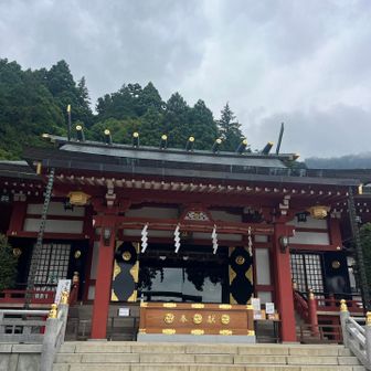 いきなり下山してます🤭
お賽銭箱が綺麗になった？
来てない間に阿夫利神社の金の部分がめちゃピカピカになってました🤩
