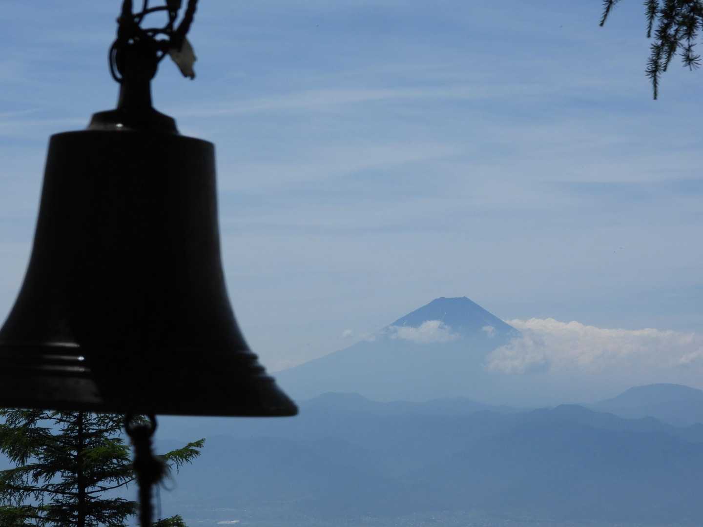 甘利山の鐘🔔と富士山🗻