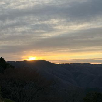 松山城から日の出を眺める