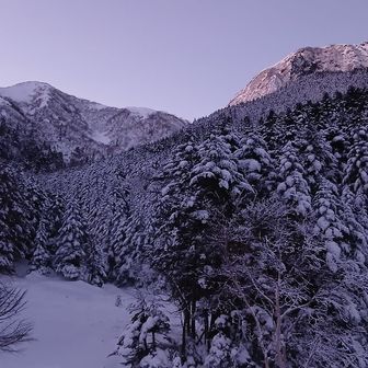 行者小屋前から
