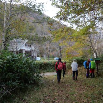 メナッシュベツ川コース登山口に到着！途中から1名増えて6名無事下山です。