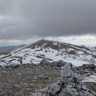 山頂の雪もとけてる。

今日は車６台ほど。
静かな山歩き🙏