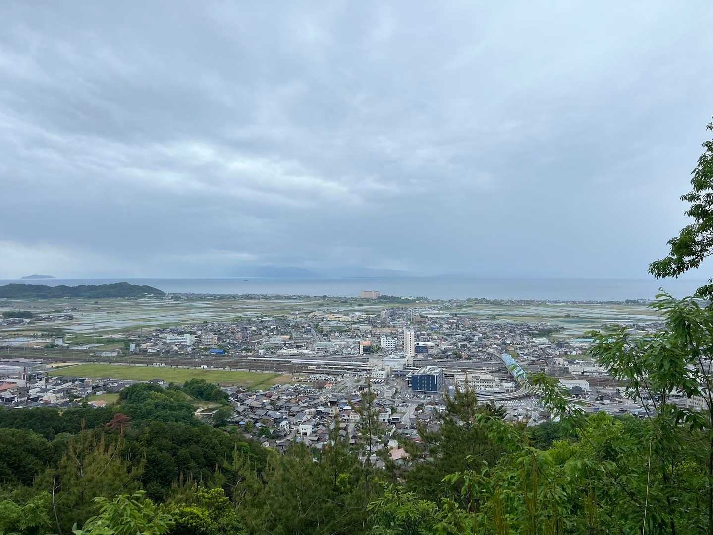 米原駅が見えますね。