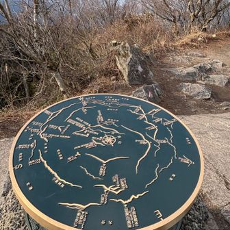 新しい～✨️ とそうこうしていると小雨？だ～急いで降りよお

帰りにおじちゃんに通って来た道の地図見せたら、そこ道やないやん🤣て言われた。

間違って来た道じゃないもう1つの道が前回に通った道だろうから、それで帰ると話していると、おじちゃんが近い道教えてくれたけど
覚えれそうにないんで、とりあえず帰る道を一緒に地図で確認してくれて心強かったです～神🙏

(ヤマップは一応道みたいに書いてた、ベータ版おそるべしもう間違えんぞぉ😓)
