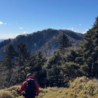 だいぶゆっくりして大見岳へ🥶休憩時に冷えたのか足が攣り出して大変。今回芍薬漢方を飲みまくり💊