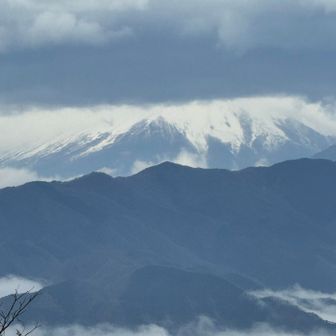 城山からの富士山も姿少しだけ😚