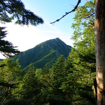 均整の取れた三角形の甲斐駒ヶ岳