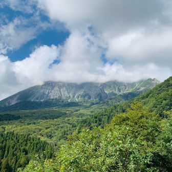 大山さん
凄い雲がモクモク来たり
晴れたり☀️
素敵な景色でしたよ🙌
振り返るばかりしました😊

又来ますネ‼️