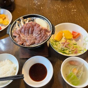 夕食は有名なあのステーキ✨
山でこんな贅沢していいのでしょうか😁

日帰りも出来たコースを、こんな風にのんびり満喫する。贅沢✨
コレが食べたくて1泊したんだ〜♪