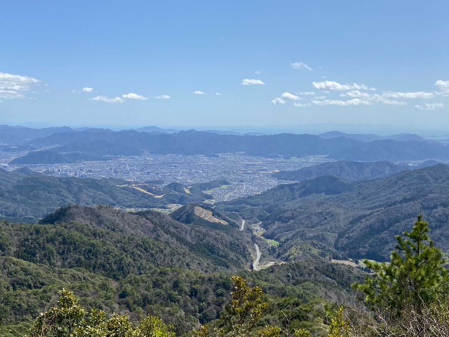 山口市内が一望できて
山頂近くの眺望も👍