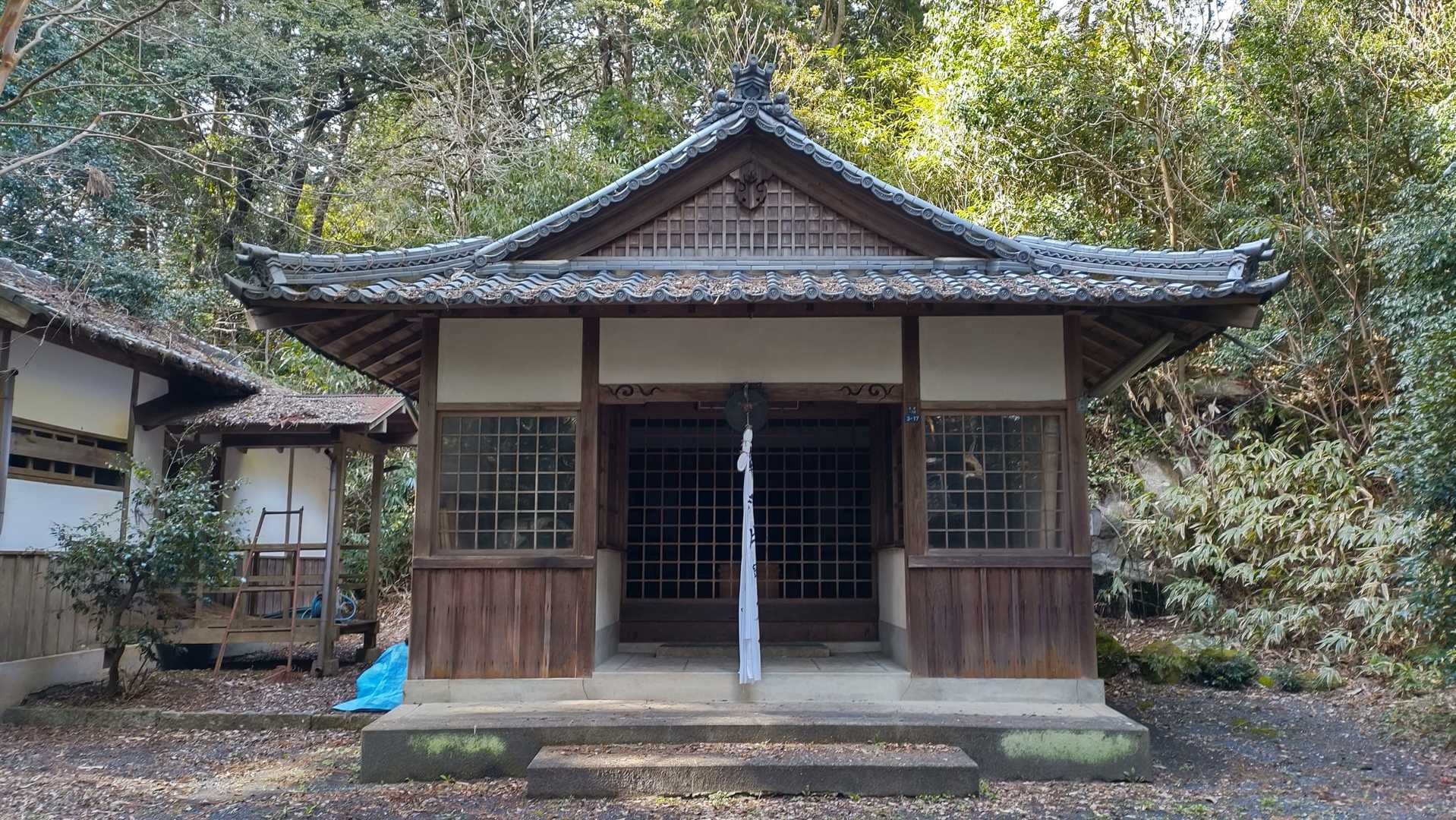 お堂に着きました
ここの右側が大日山⛰️山頂