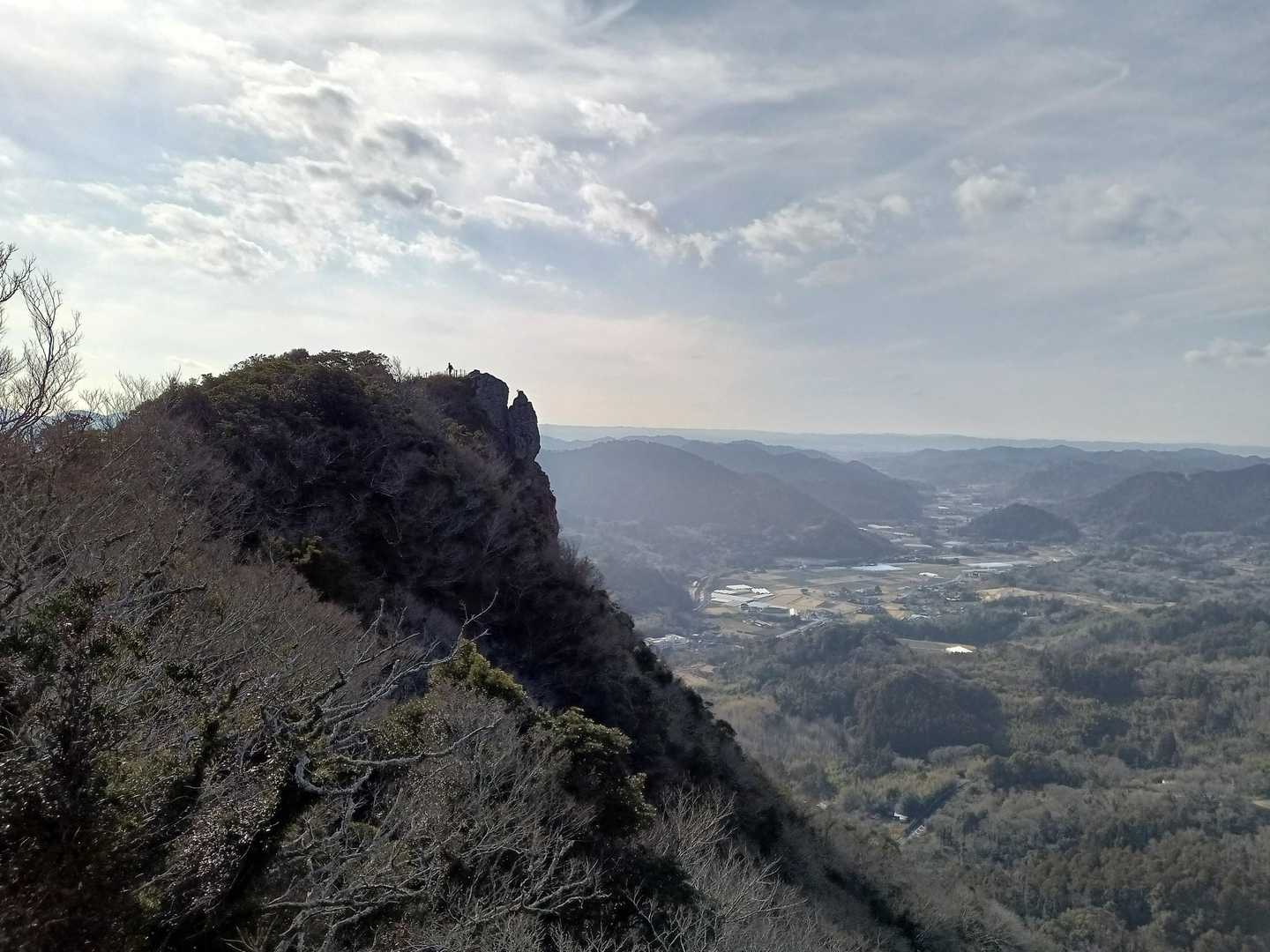 北峰からみる南峰
山頂に人が見えます🥹