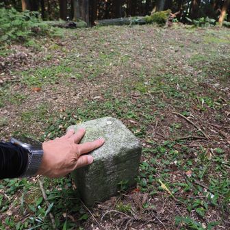 神社の裏側にあります
点名: 那須ヶ原 標高: 799.64 m 種別: 三等三角点