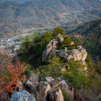 小さな祠があるけど行けるのかな？