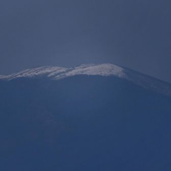 角山は展望がいい。北方面の雪山