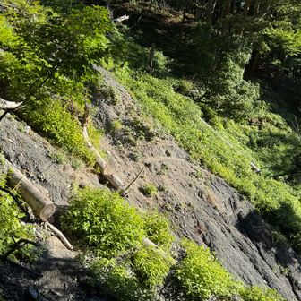斜面のトラバースは所々危ないところも