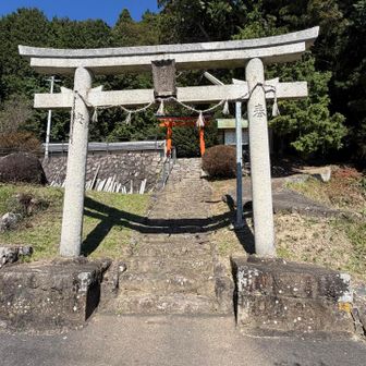 十八神社の脇道に登山口あります