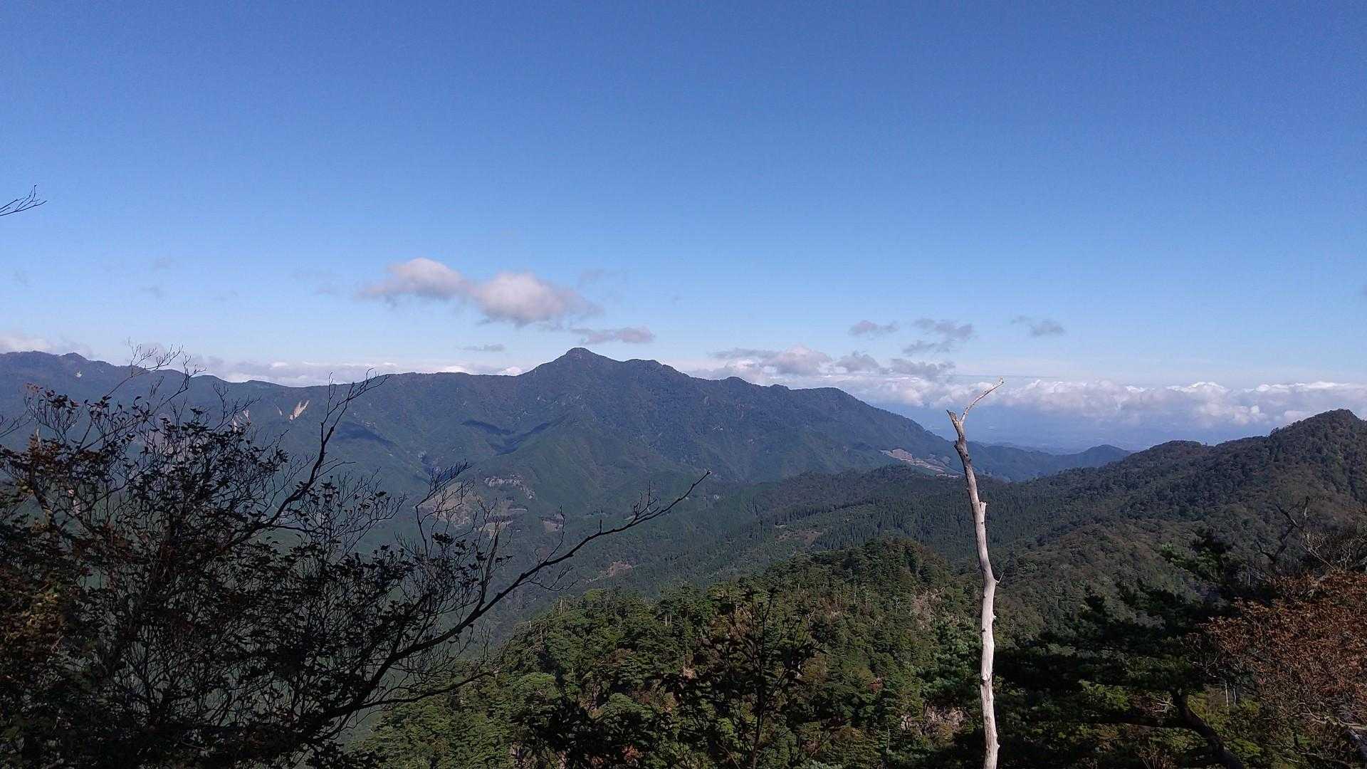 視界バッチリ。傾山。
