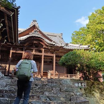 この本堂の右脇から「棹飛堂」へ
