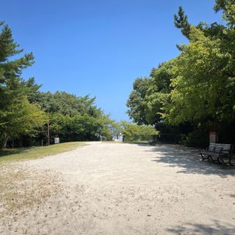 山頂広場は火気厳禁、乗物禁止
1980年代は、大きな🛝があったりして、遠足といえば、ココか紅葉山の公園でしたね