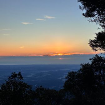 龍の雲が左に流れほぼ形がなくなると、太陽が見え始めました