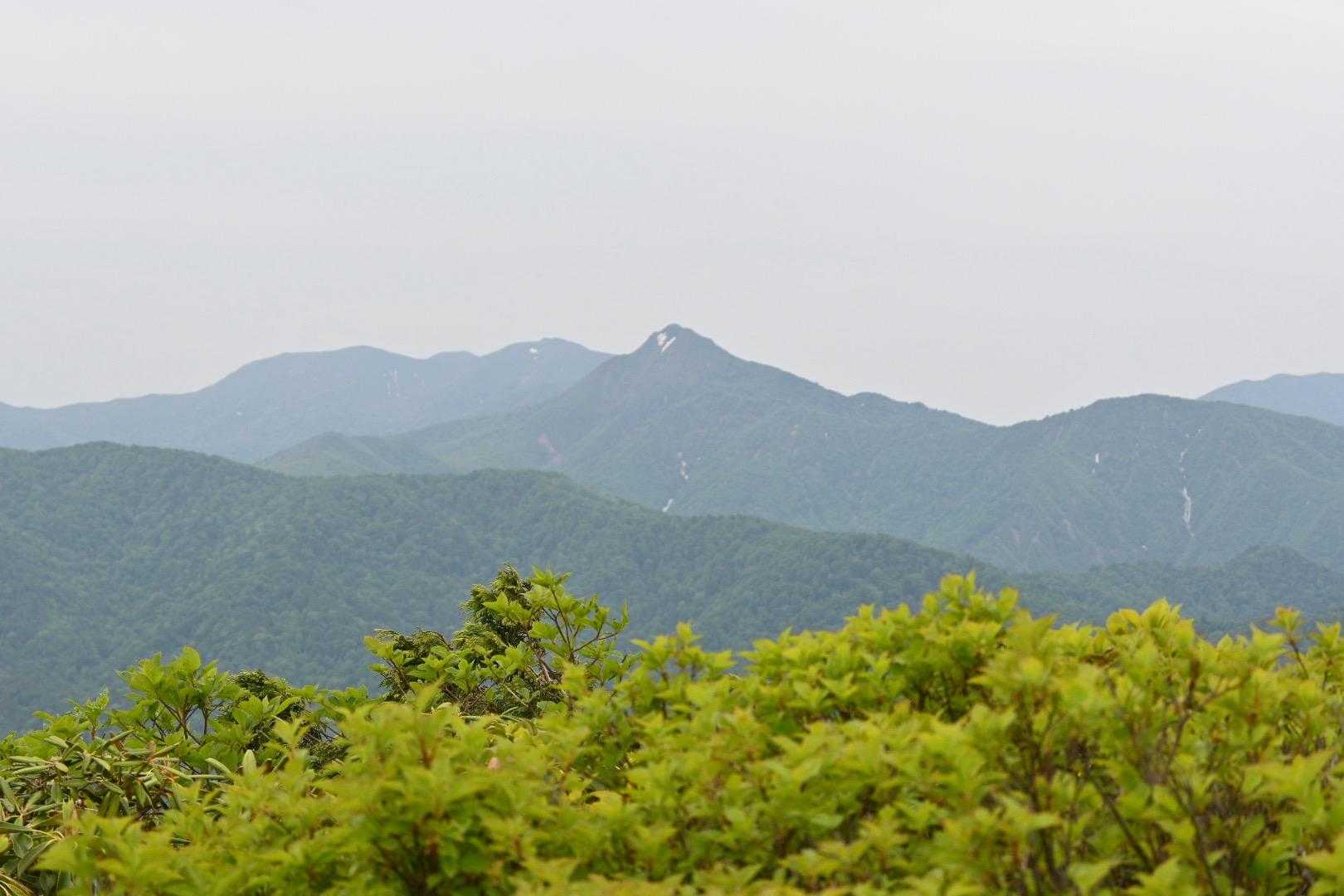 ピラミダルな甲子旭岳に釘づけ😍積雪期に登りたいお山のひとつ！