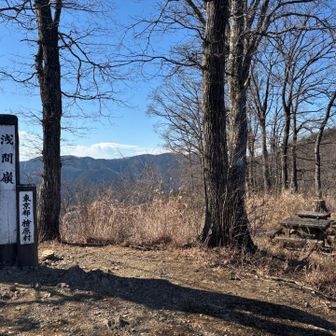 ベンチテーブルあります