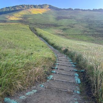 まずは、お亀池を眺めながら登山スタート