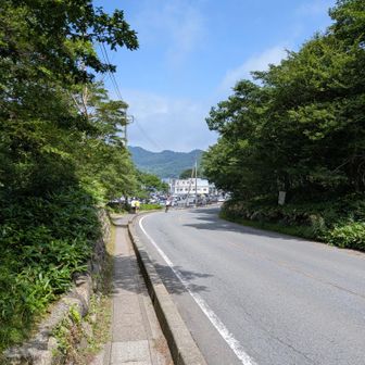 駐車場が、見えました。
混んでそう！
