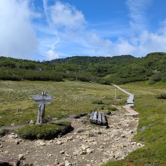 まずはイザルガ岳に寄り道