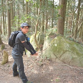 枝で岩を切ってるつもりパート2