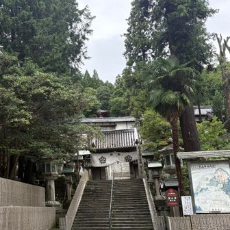 階段登って