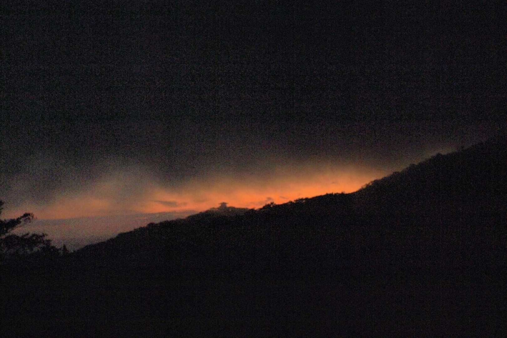 降りてくる時に見た四日市の夜景がとても幻想的で綺麗でした。
