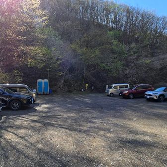内山峠駐車場
２０台位駐められる
到着時は５割ほど