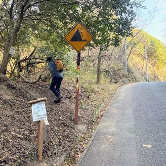 🚩長坂登山口

ここからスタート

少し下った所に
3-4台ほどの
駐車スペースがあります