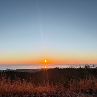 小木津山山頂からの日の出🌅
先日、両親とお散歩に来た時にはじめてピーク
踏みました。
眺望最高だったので楽しみでした。