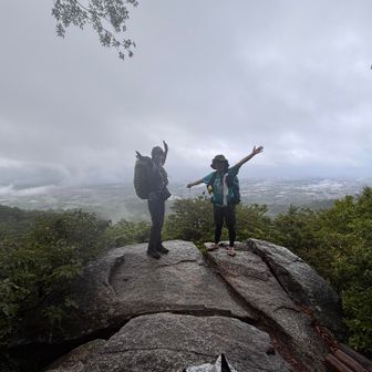 大岩も雨雲