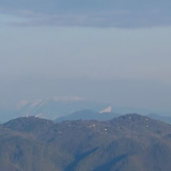 分かります？雪かぶった那岐山、とかかな？
さーて、ちょっとオヤツでも食べよかなー………？？？
サコッシュどこ😱？
んあー😱フリース脱いだ時はずして置きっぱぁぁ😭