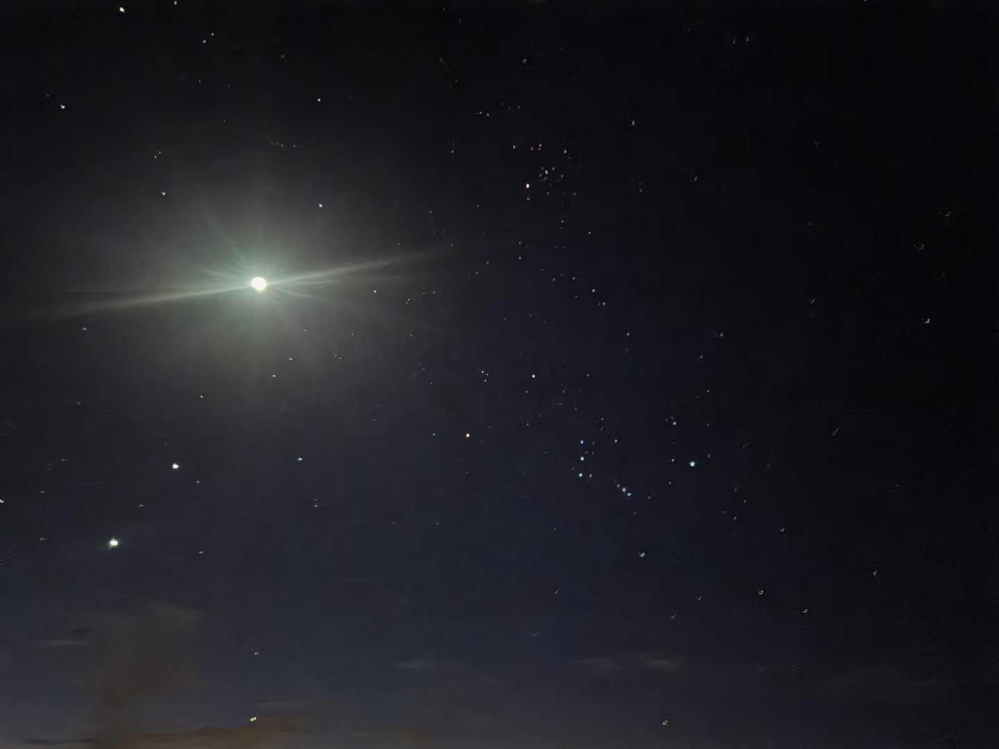 3時　月明かりもあったけど、満点の星空✨
GalaxyS25で手持ち撮影
スマホ手持ちでここまで撮れるって凄いよねー
