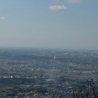 霞んでいます。