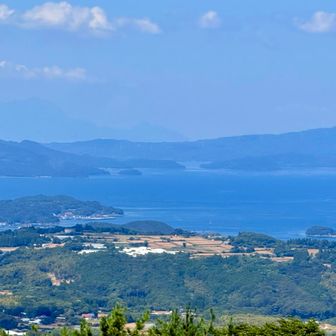天草下島の奥にうっすら雲仙岳⛰️