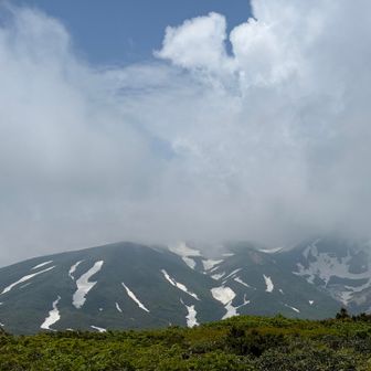 秋駒は雲の中
