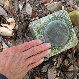 4等三角点でした
ここからの下りで塩ビパイプが引かれてるのを見ました