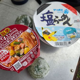 やっぱお山で食べるラーメン
最高やね😋
コウさんの
ポケモン塩ラーメン可愛い