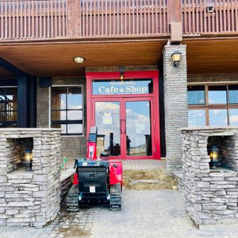 冬季期間はこっちの入口は閉鎖してたけど
ご飯運ぶのに開けてもらった🙏