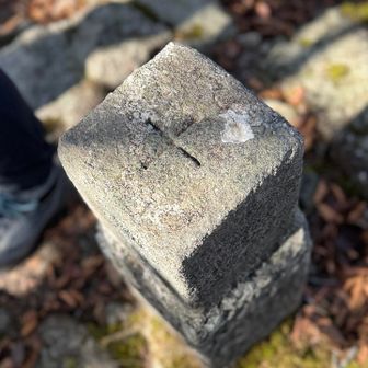 猟師岩山三角点