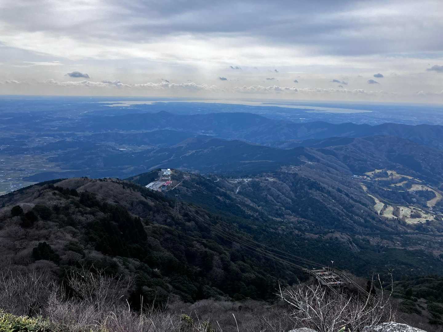 ロープウェイの先には石岡の田舎が広がる。