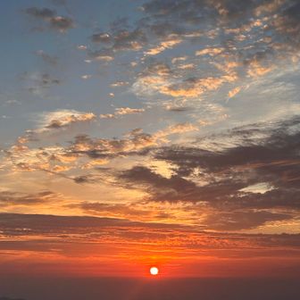 雲があるとどんな風に染まるのか楽しみ😊