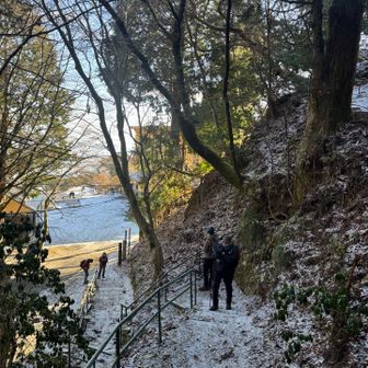 山の上は薄っすら雪化粧

（私は厚化粧）