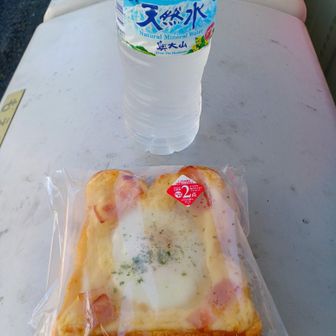 🏪で水と食料GET
🍳🥐登山なのに、ちょいちょい下るので、買い物できるのが荷物少なくできて便利😁